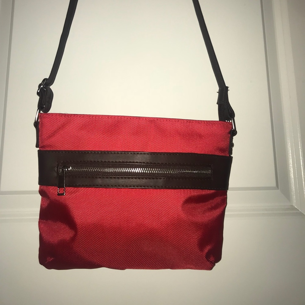 Cute red crossbody purse. Brand new!